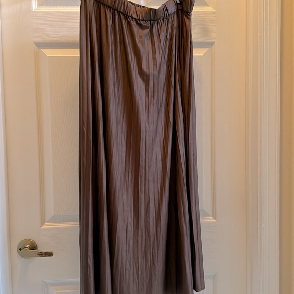 Brow pleaded skirt about 36’ long brand new great for fall par well with boots